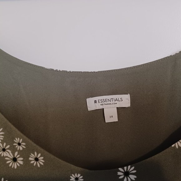 V-Neck sleeveless blouse, R Essentials - Picture 2 of 2